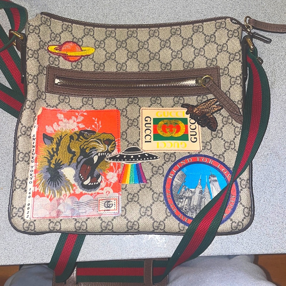 Gucci GG a courier messenger bag.Unisex.